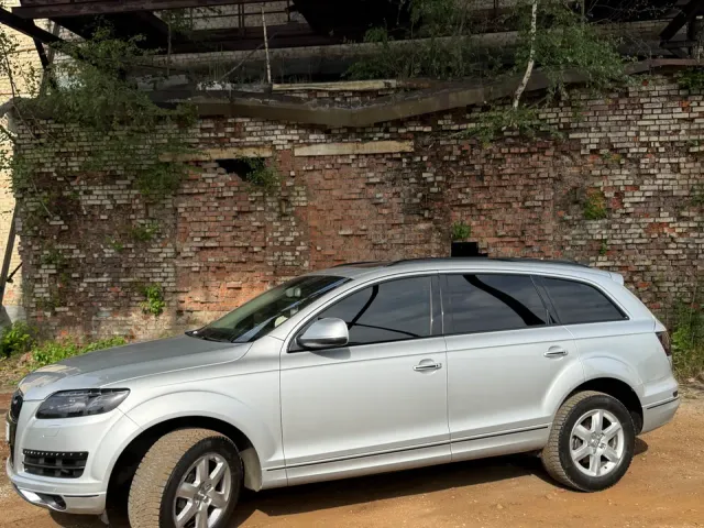Audi Q7 - фото 2