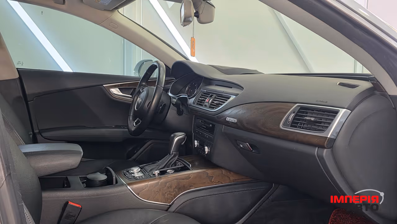 Audi A7 - фото 25