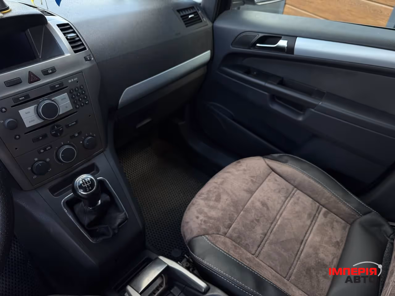 Opel Zafira - фото 16