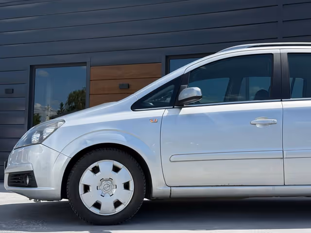 Opel Zafira - фото 4