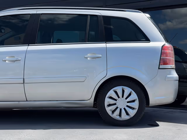 Opel Zafira - фото 5