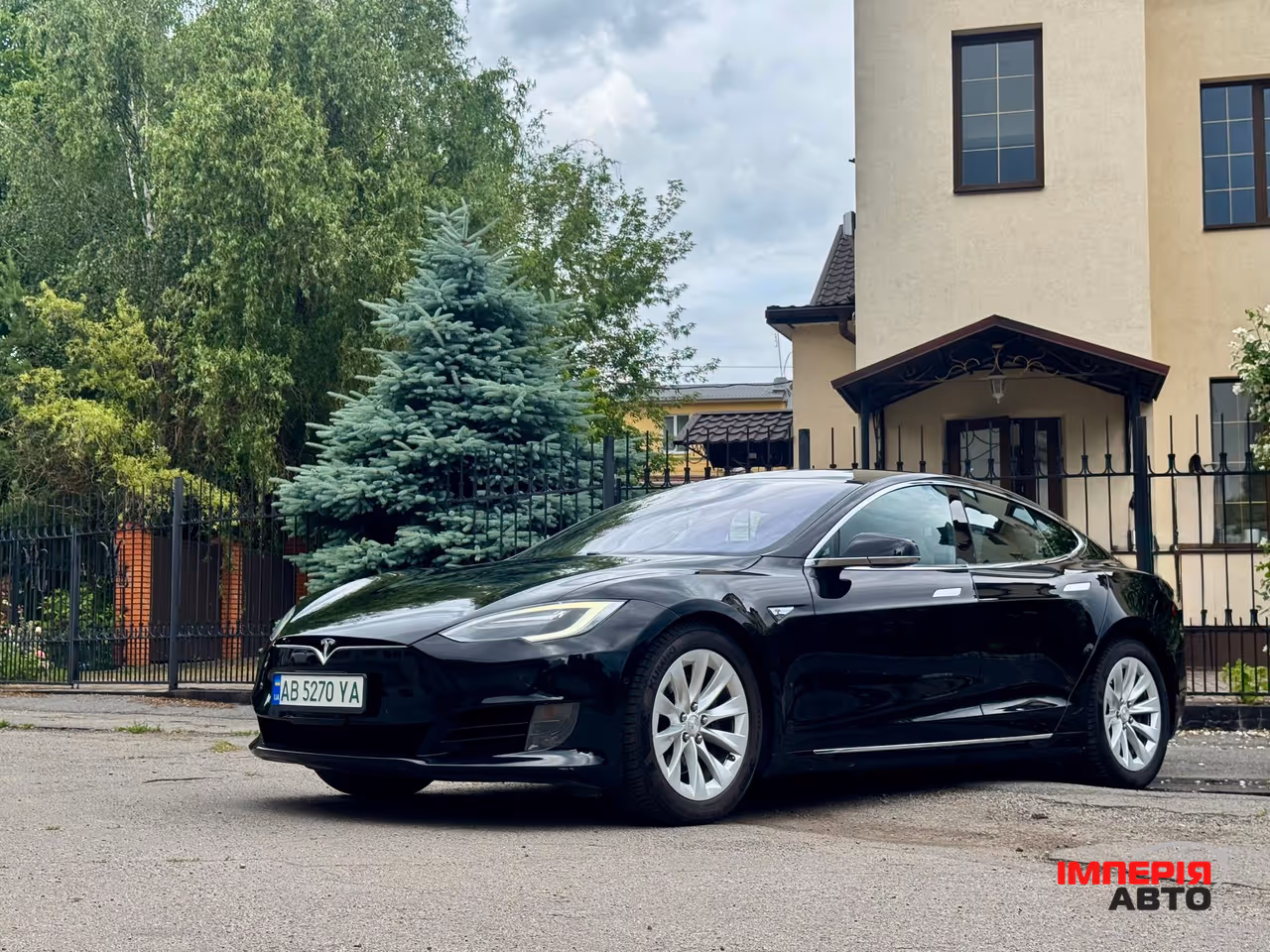 Tesla Model S - фото 1