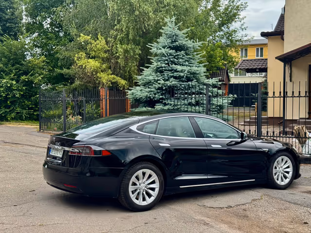 Tesla Model S - фото 5