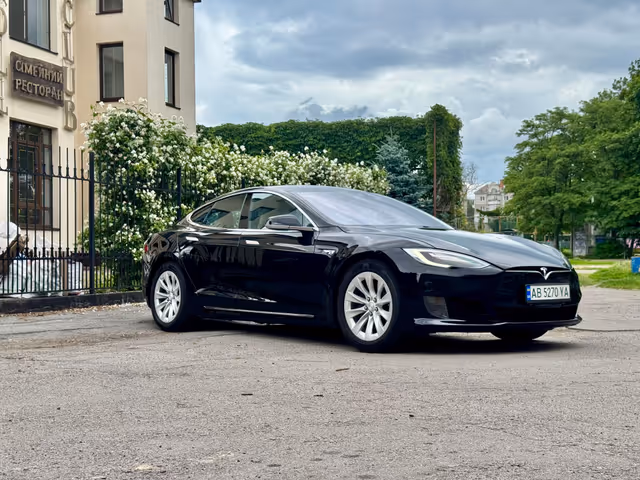 Tesla Model S - фото 3