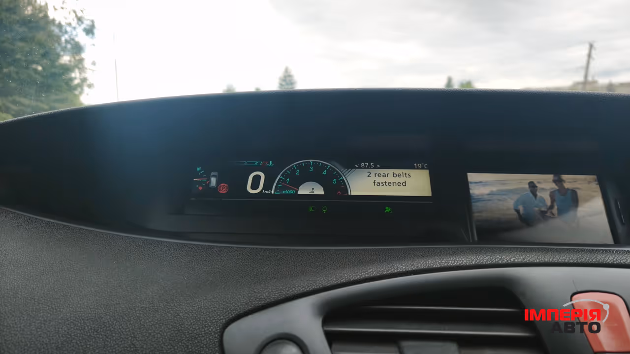 Renault Megane - фото 11