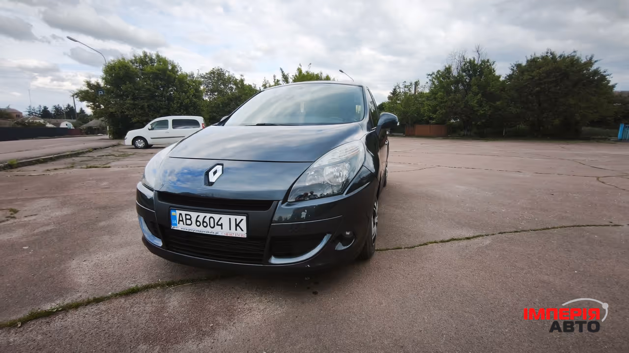 Renault Megane - фото 1