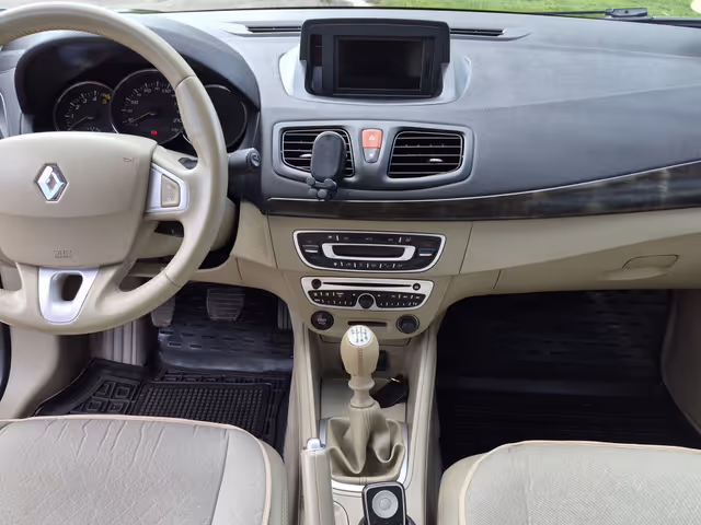 Renault Fluence - фото 5