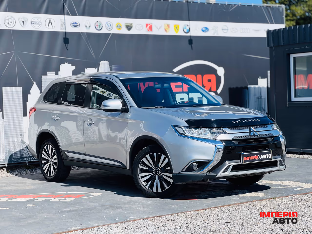 Mitsubishi Outlander - фото 1