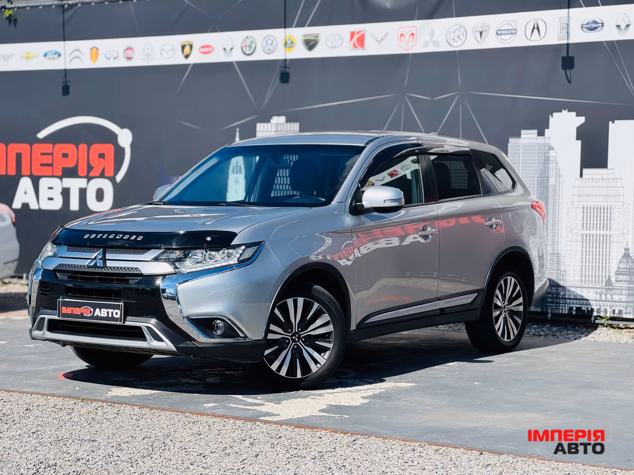 Mitsubishi Outlander - фото 2
