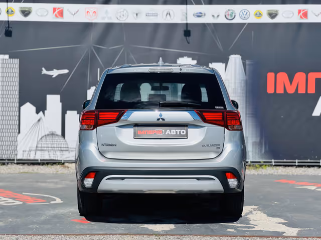 Mitsubishi Outlander - фото 4
