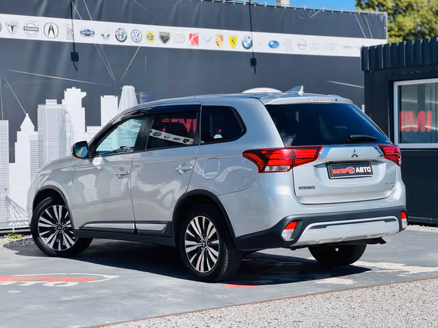 Mitsubishi Outlander - фото 5