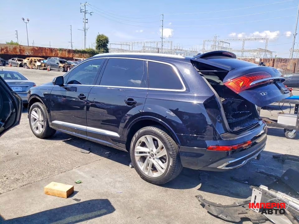 Audi Q7 - фото 5