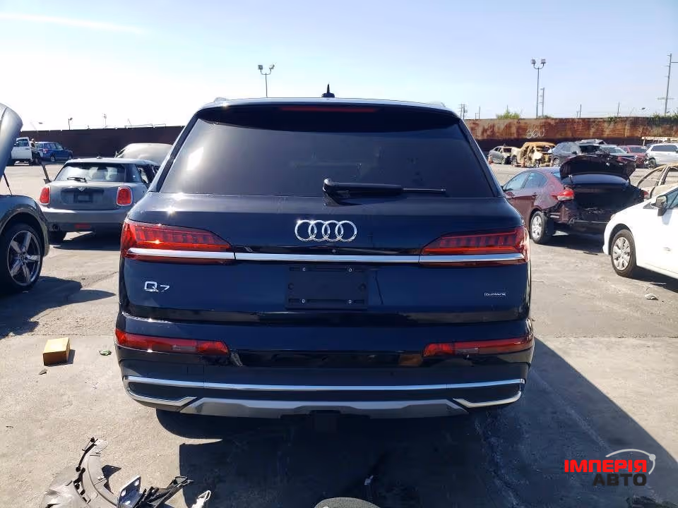 Audi Q7 - фото 9