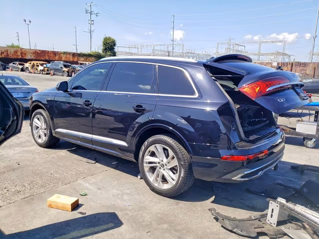 Audi Q7 - фото 5