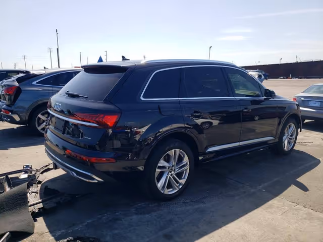 Audi Q7 - фото 4