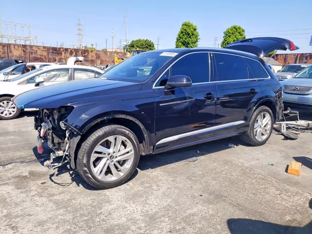 Audi Q7 - фото 1