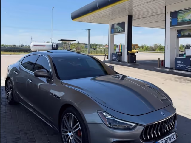 Maserati Ghibli - фото 1