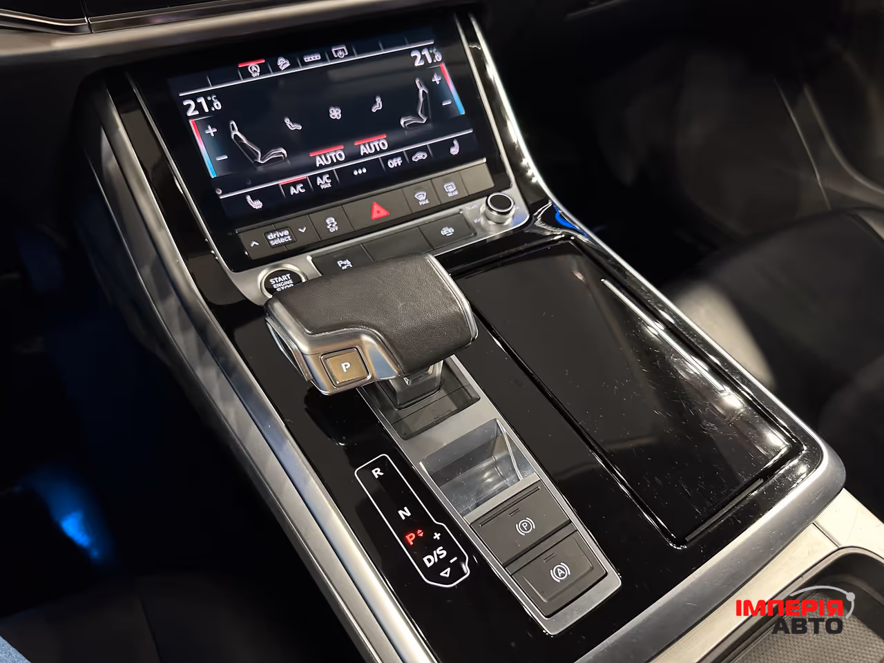 Audi Q8 - фото 21