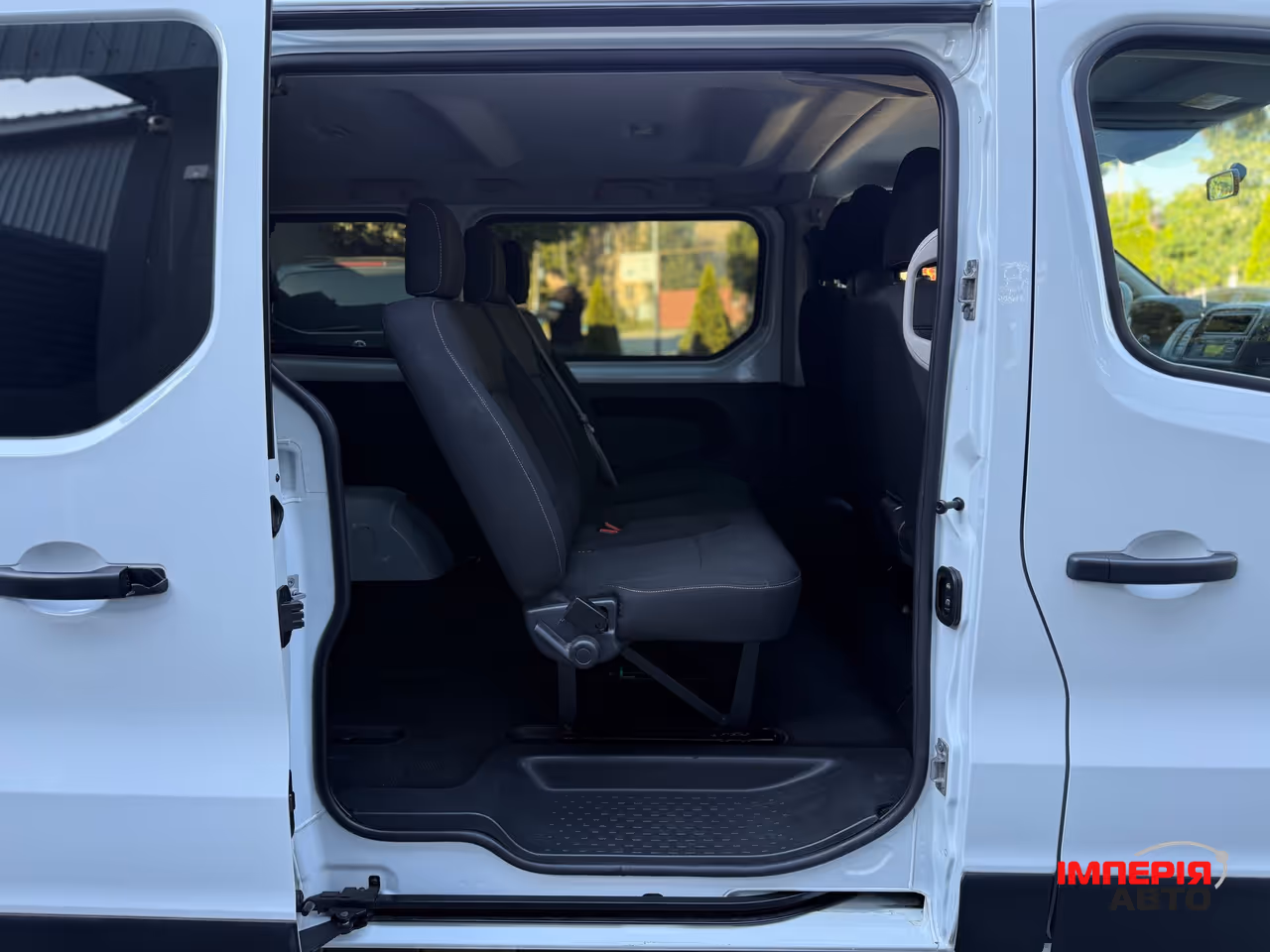 Renault Trafic - фото 16