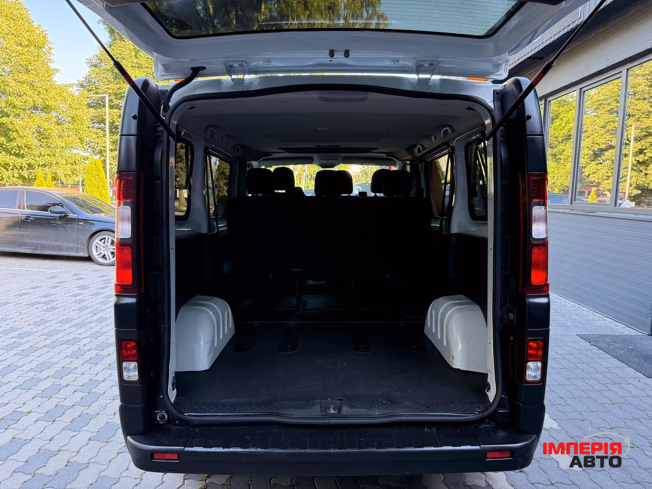 Renault Trafic - фото 15