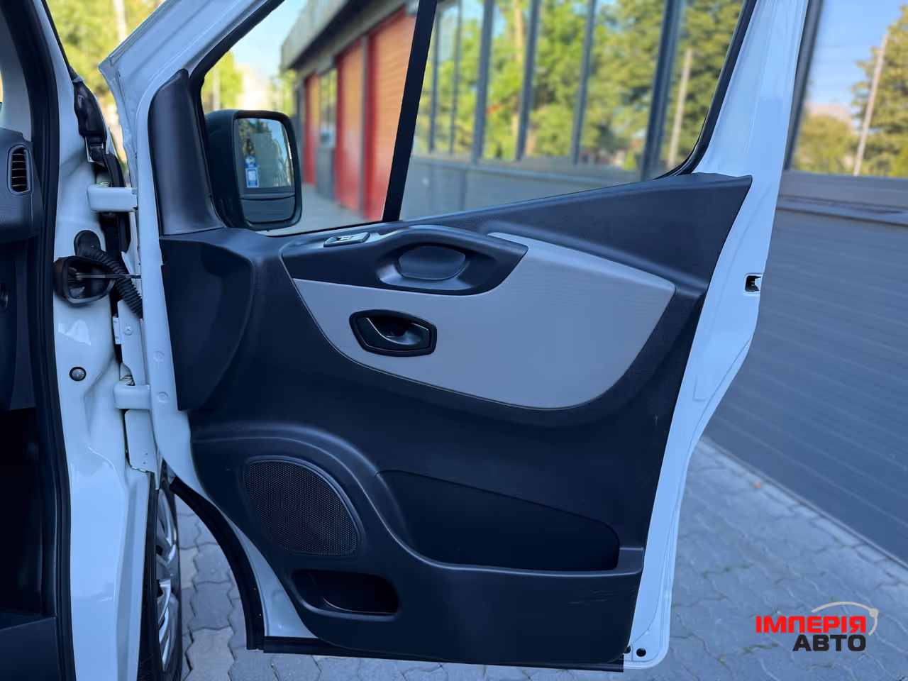 Renault Trafic - фото 20