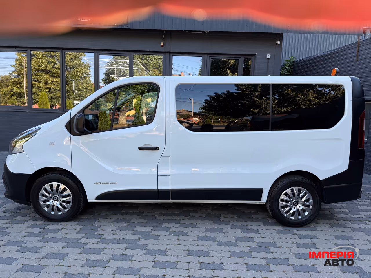 Renault Trafic - фото 9