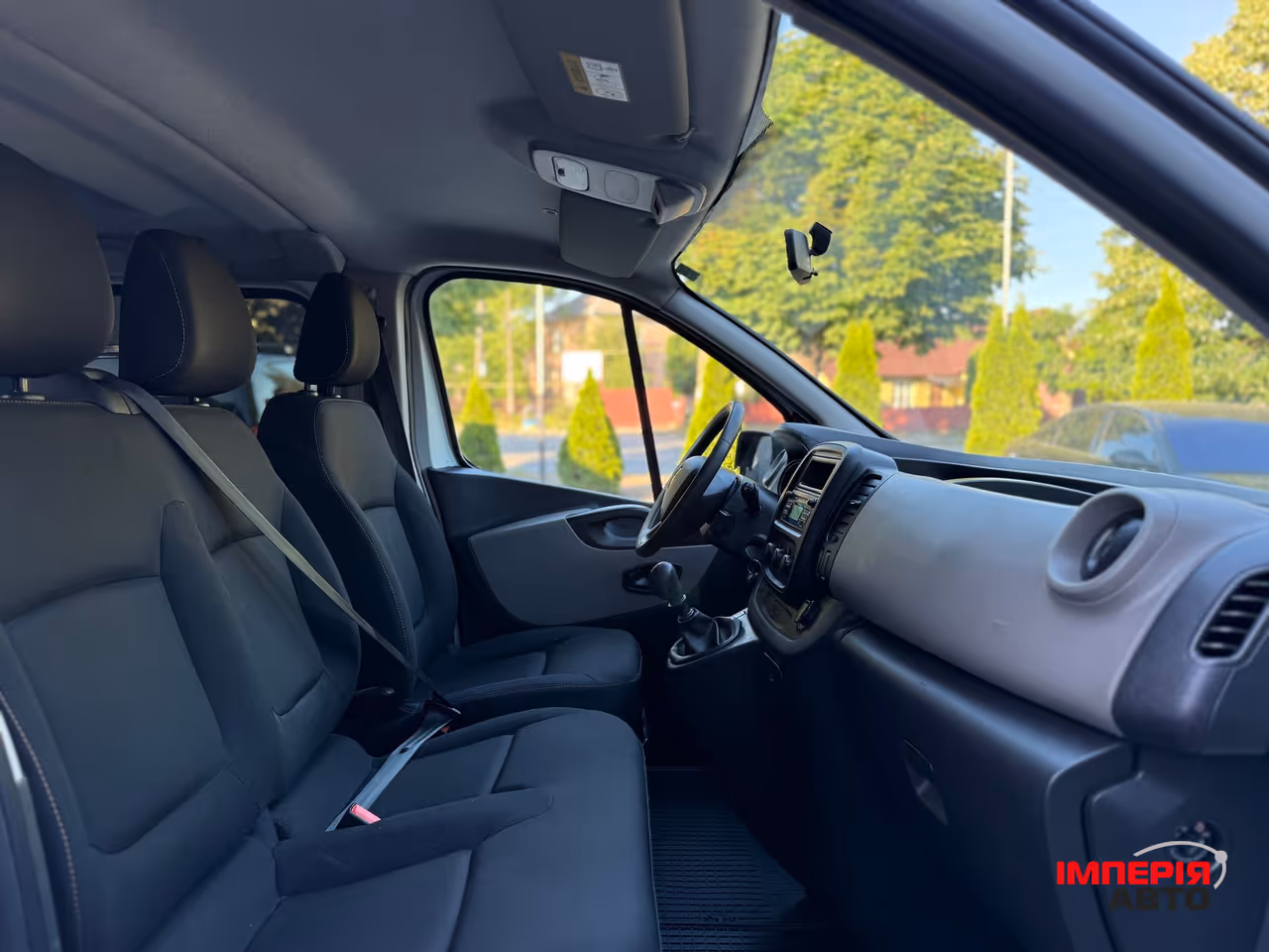 Renault Trafic - фото 17