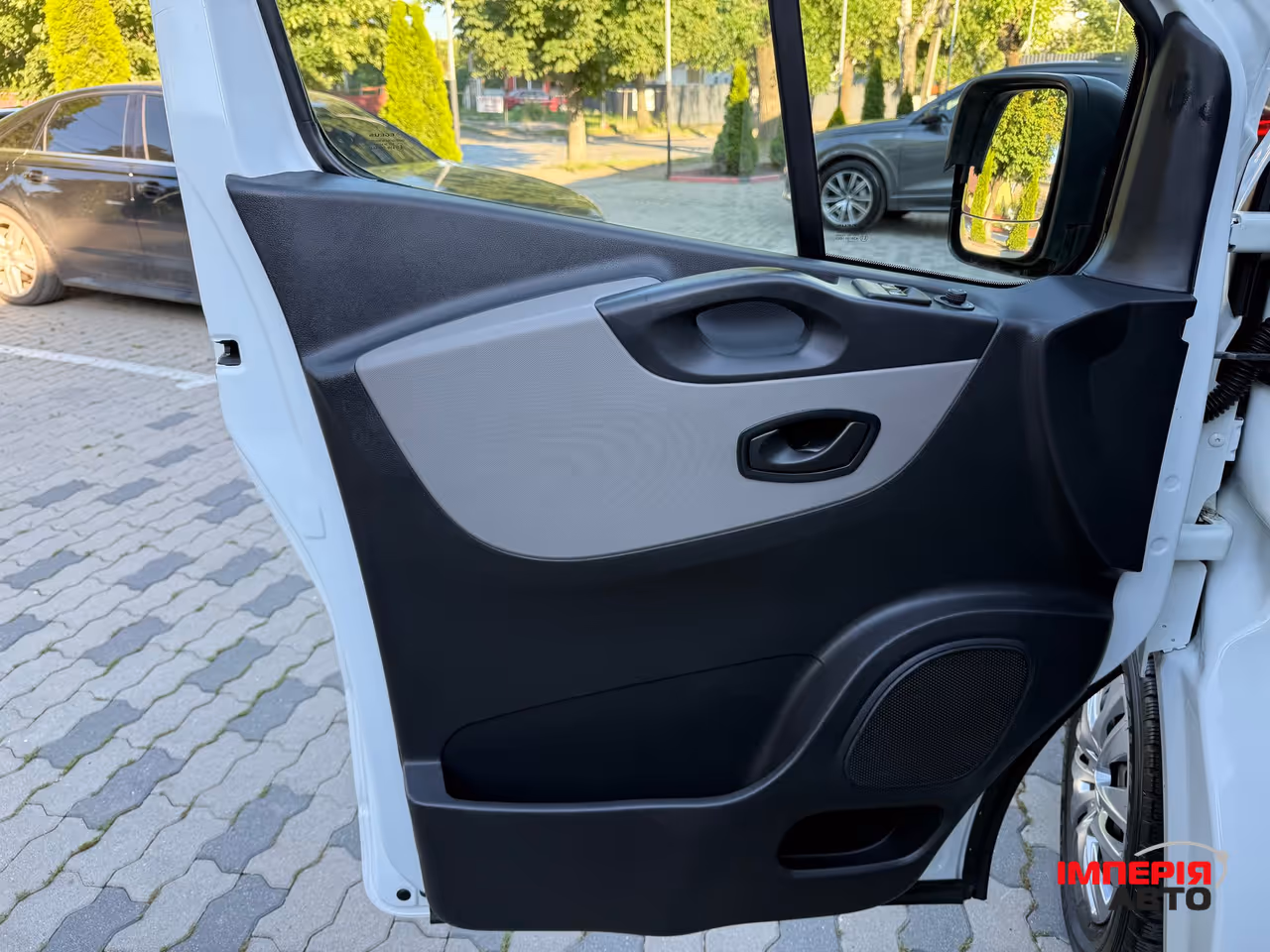 Renault Trafic - фото 14
