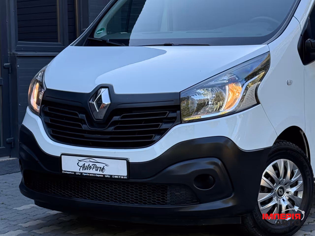 Renault Trafic - фото 11