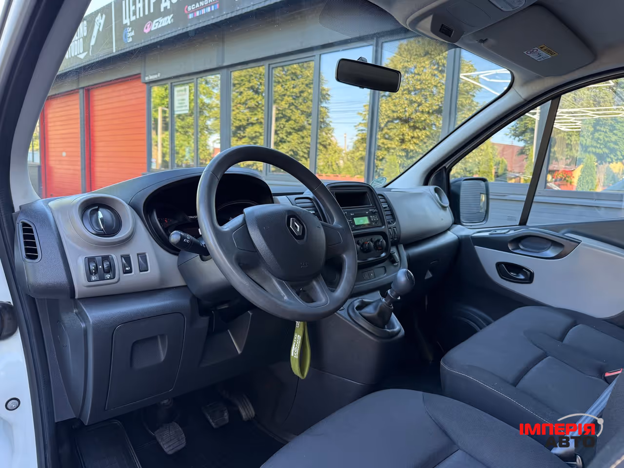Renault Trafic - фото 13