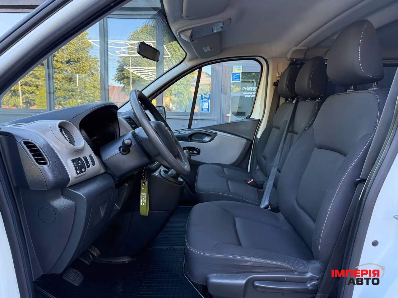Renault Trafic - фото 12