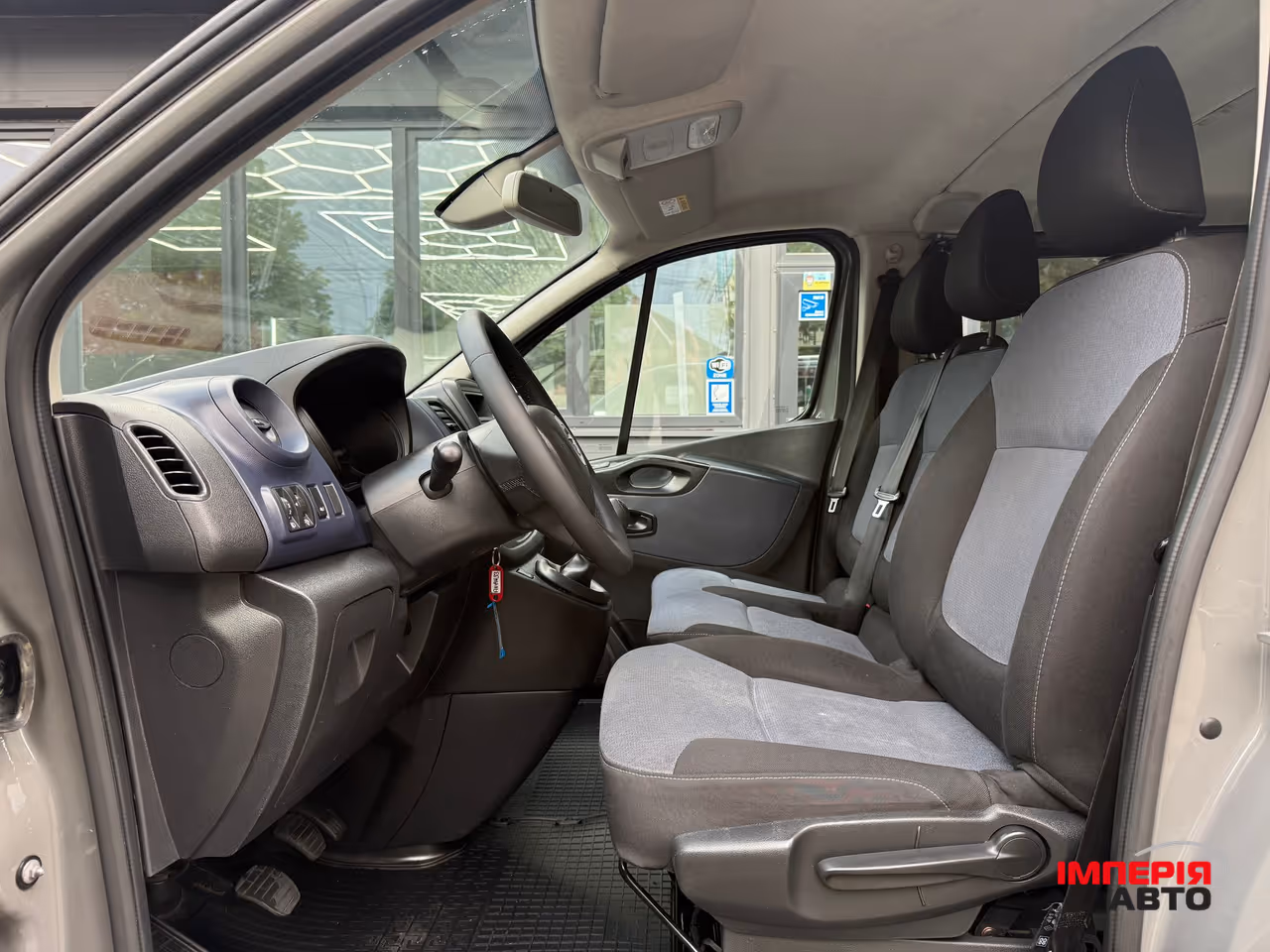 Opel Vivaro - фото 12