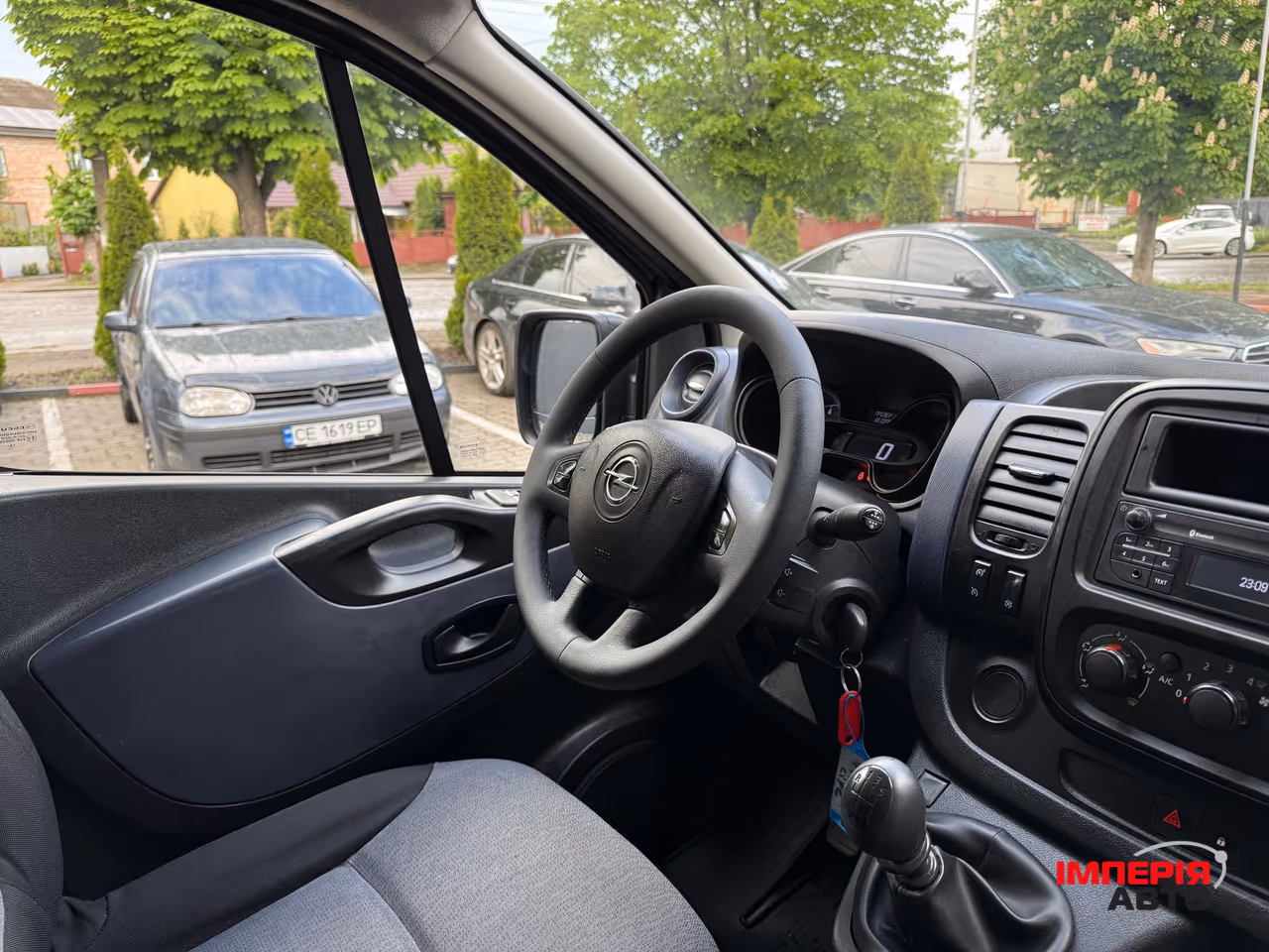 Opel Vivaro - фото 21
