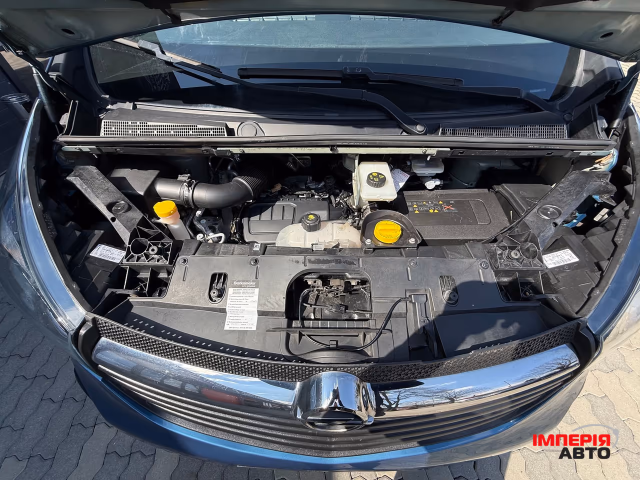 Opel Vivaro - фото 27