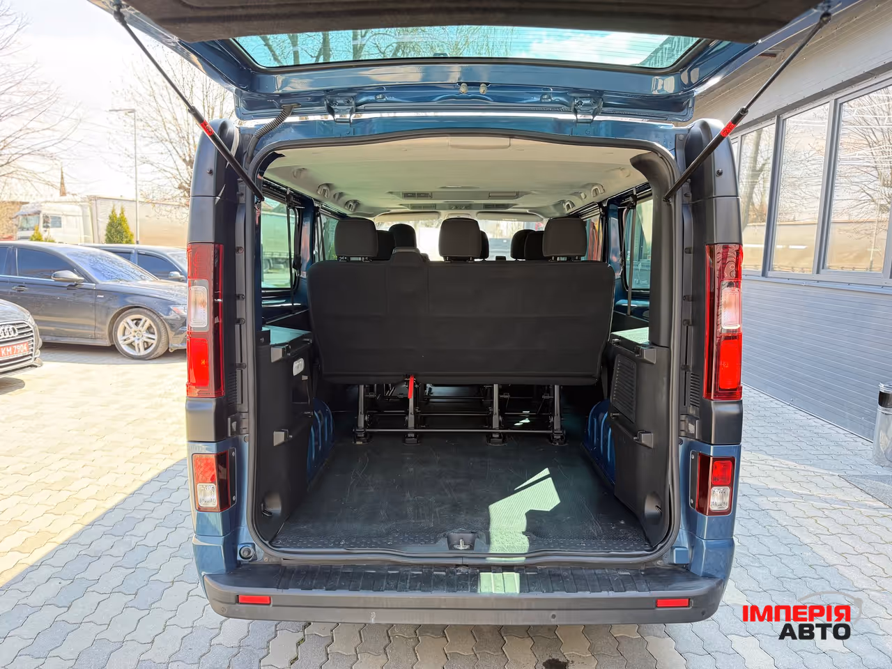 Opel Vivaro - фото 17