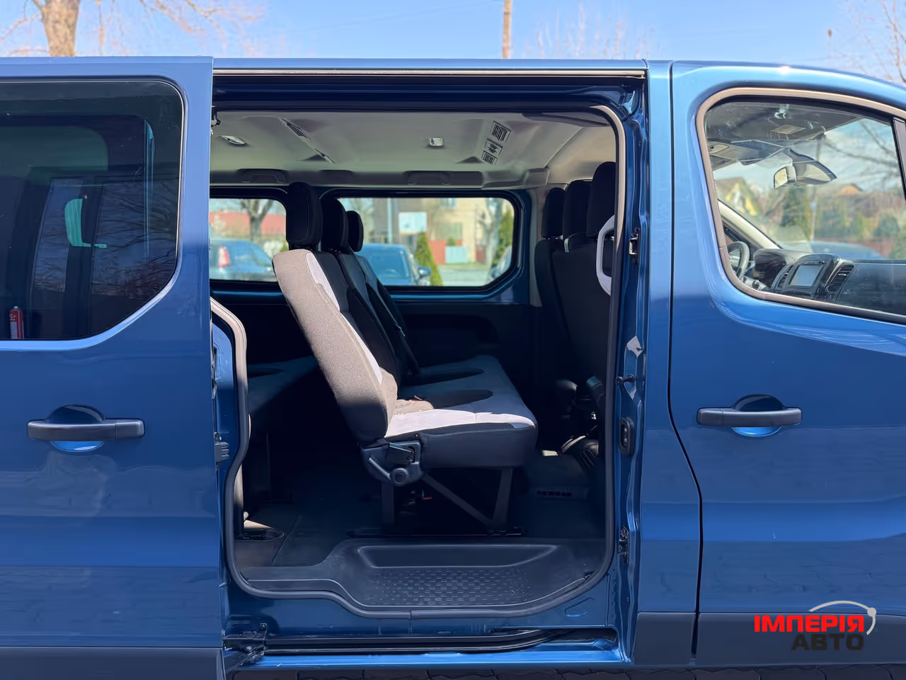 Opel Vivaro - фото 18