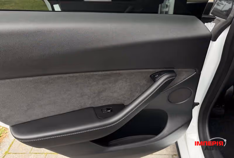 Tesla Model Y - фото 10