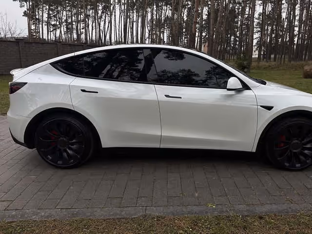 Tesla Model Y - фото 5
