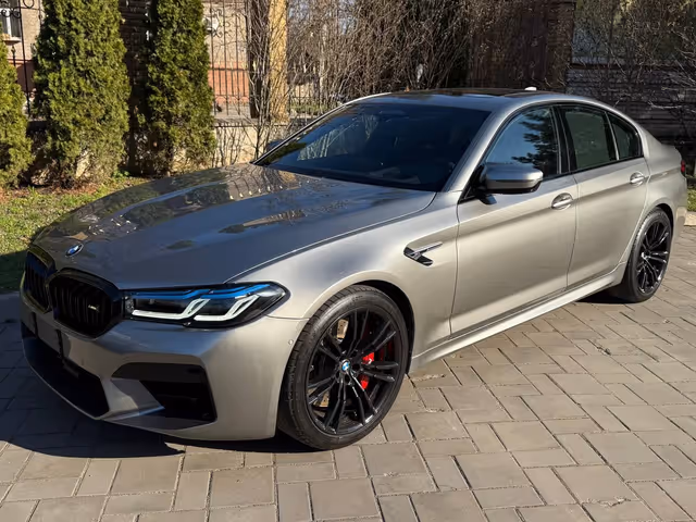 BMW M5 - фото 1