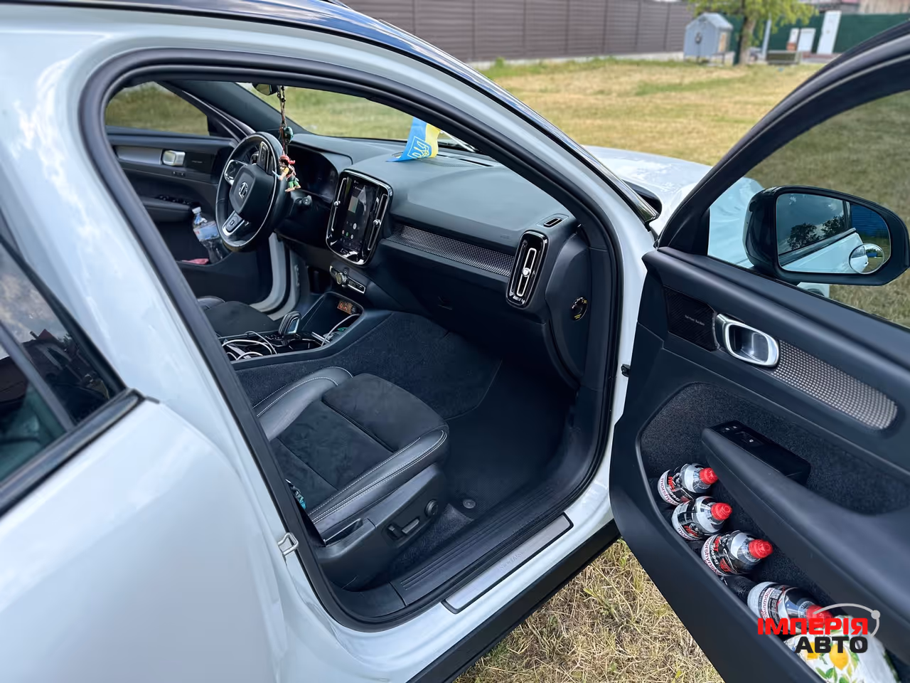 Volvo XC40 - фото 11