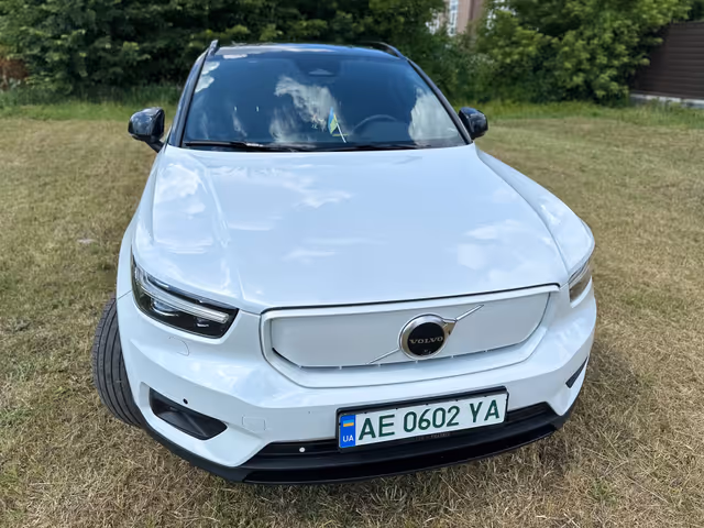 Volvo XC40 - фото 2