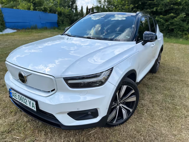 Volvo XC40 - фото 1
