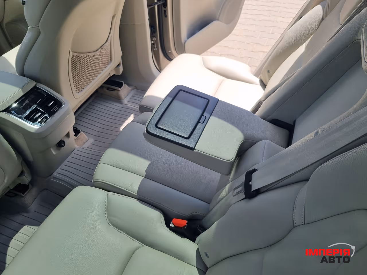 Volvo XC90 - фото 21