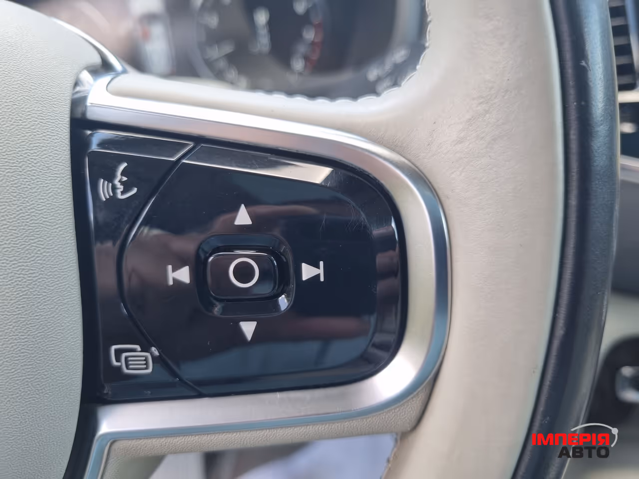 Volvo XC90 - фото 24