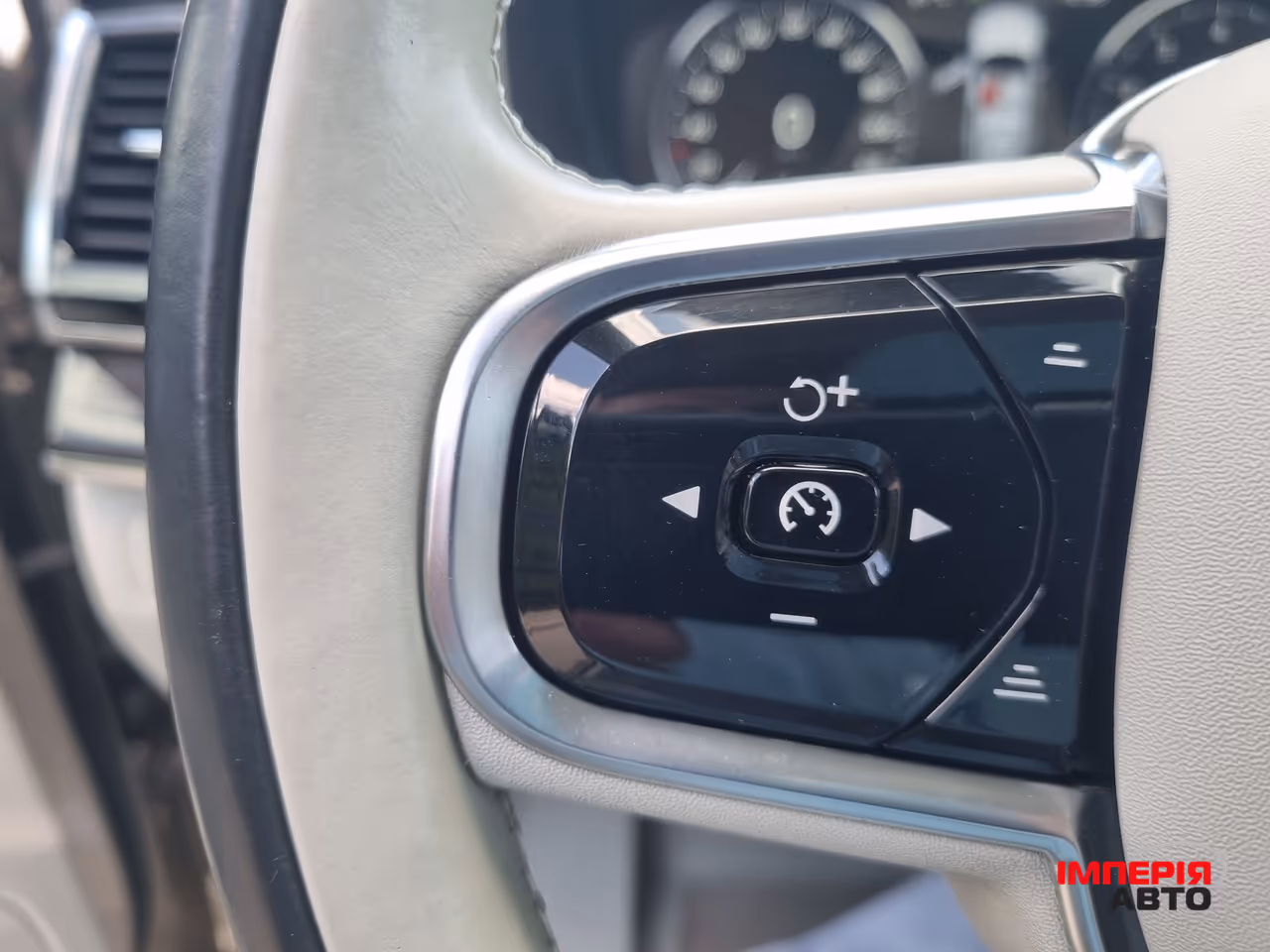 Volvo XC90 - фото 23
