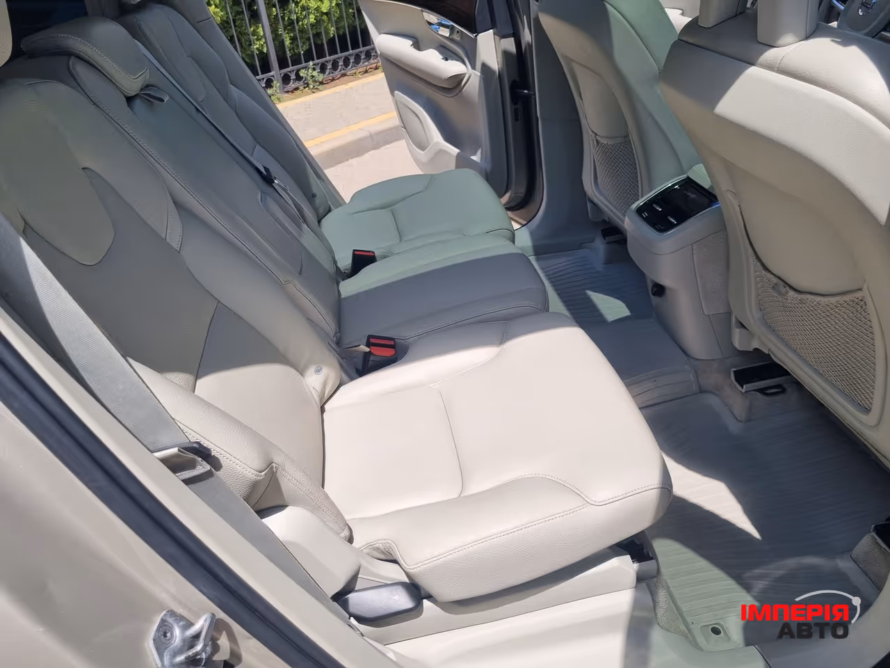 Volvo XC90 - фото 18