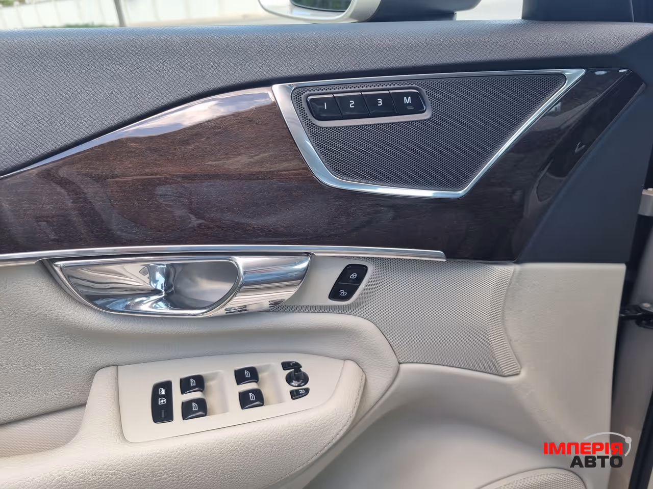 Volvo XC90 - фото 27
