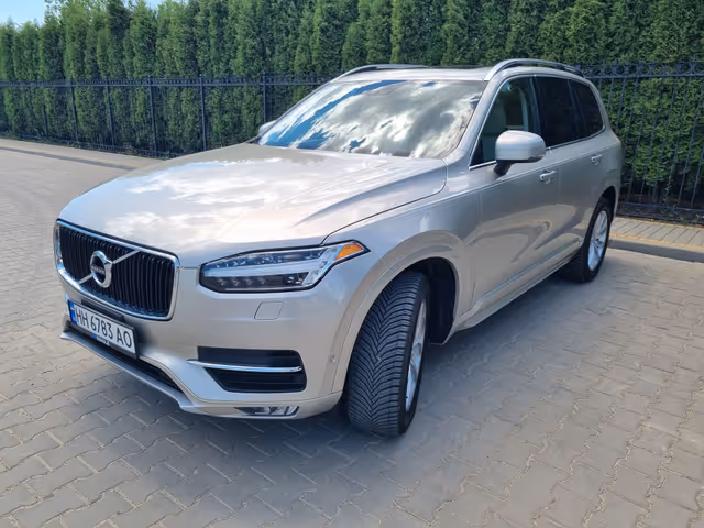 Volvo XC90 - фото 1