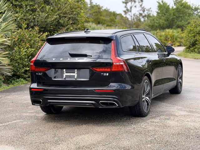 Volvo V60 - фото 4