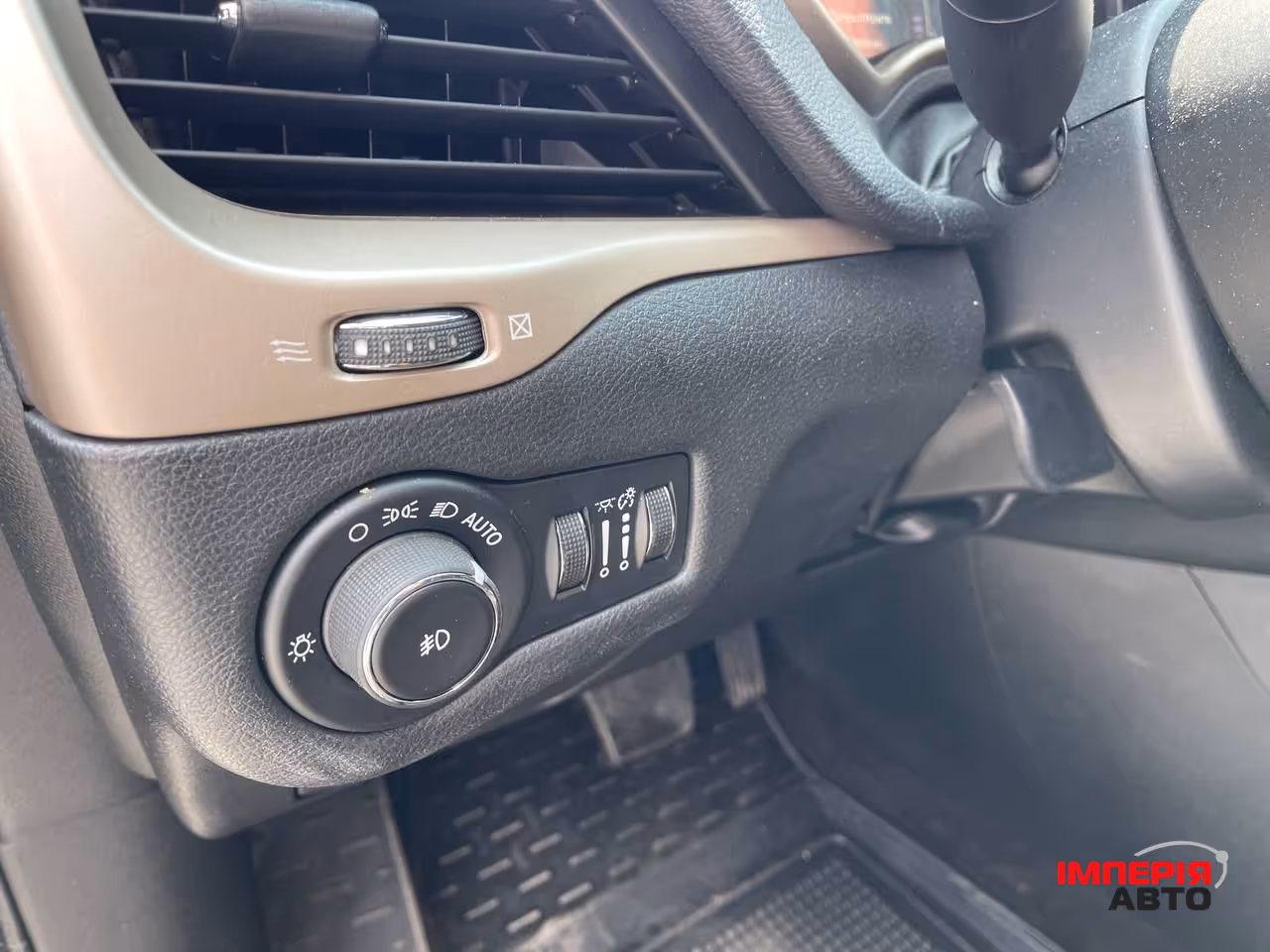 Jeep Cherokee - фото 10